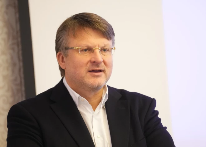 Шлесерс: нынешняя коалиция де-факто уже не существует и формируется новое правительство
