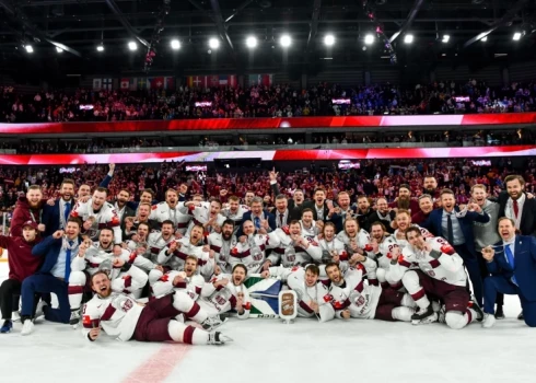 "Такие моменты редки в истории": сборная Латвии по хоккею награждена президентскими медалями