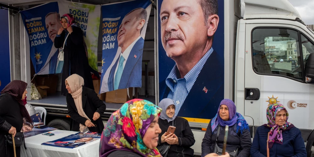 Novērotāji: Erdoganam vēlēšanās bijušas neattaisnotas priekšrocības