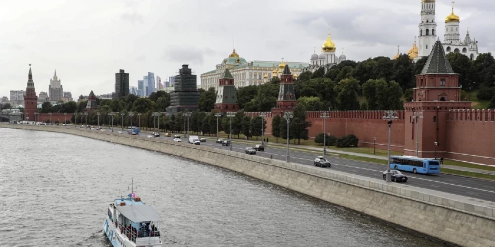 Kremlis cenšas noslepenot militāros izdevumus, kas pamatīgi ietekmē Krievijas budžetu