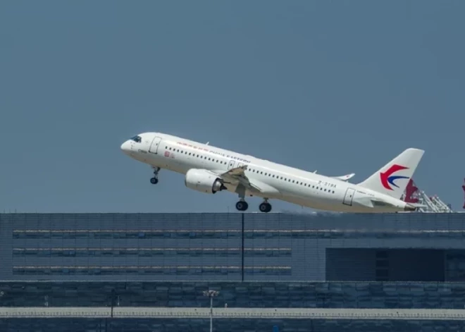Конкурент Airbus и Boeing: первый китайский пассажирский самолет совершил дебютный полет