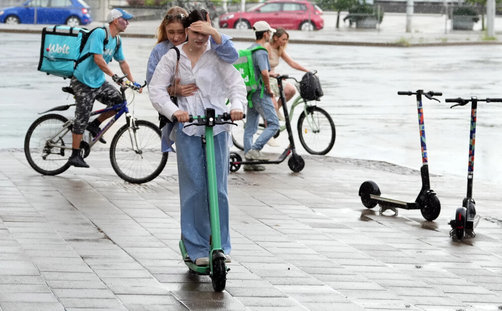 Viļņā daļā vecpilsētas aizliedz iebraukt ar skūteriem un velosipēdiem
