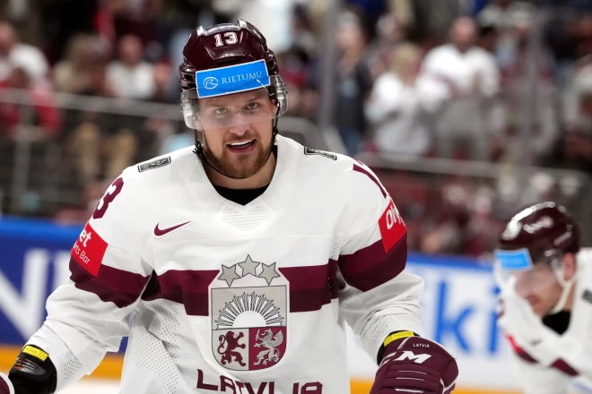 Klusām un nemanāmi, bet Rihards Bukarts pasaules čempionāta laikā iekrāja 11 punktus (trīs vārti un astoņas piespēles), kas ir visu laiku lielākais punktu skaits kādam Latvijas hokejistam pasaules čempionātos elitē. Tiesa, 10 spēļu arī nekad nebija bijis. 10 punktus bija iepriekš izdevies iekrāt Laurim Dārziņam un Oļegam Znarokam.