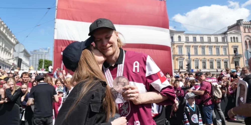   Болельщики в гневе: ЛТВ не смогло обеспечить прямую трансляцию встречи сборной Латвии по хоккею
