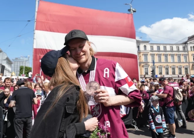 Болельщики в гневе: ЛТВ не смогло обеспечить прямую трансляцию встречи сборной Латвии по хоккею