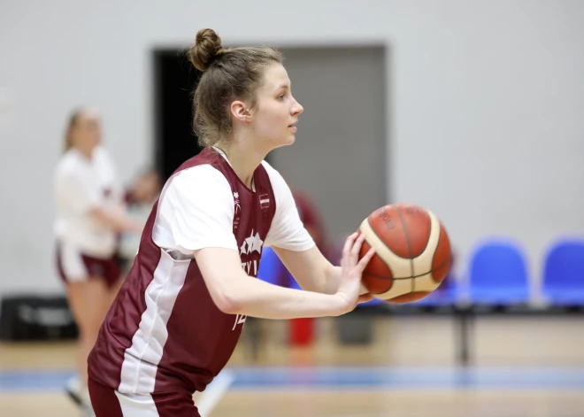 No Latvijas sieviešu basketbola izlases kandidātu saraksta svītrota arī Latvijas vicečempioņu Rīgas Stradiņa universitātes komandas kapteine Luīze Šepte.