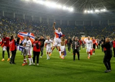 Stambulas "Galatasary" futbolisti līksmo par titula izcīnīšanu.