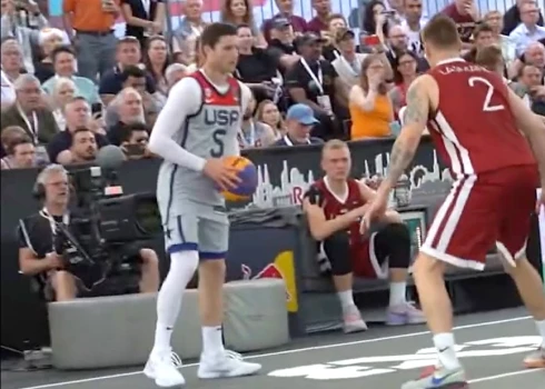 VIDEO: Latvijas 3x3 basketbola izlase Pasaules kausa izcīņu sāk ar neveiksmi 