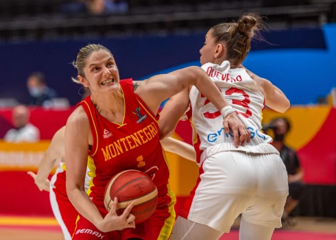 Jeļena Dubļeviča ilgus gadus bija Melnkalnes sieviešu basketbola izlases uzbrukuma līdere.