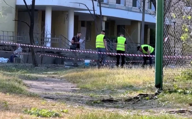 Notiek izmeklēšana par slēgtu patvertni Kijivas poliklīnikā, kā dēļ daļai cilvēku nav laikus izdevies nokļūt patvertnē.