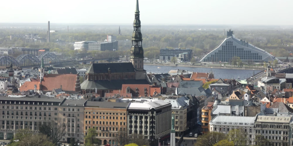 Latvijas iedzīvotāji aizvien vairāk koncentrējas Rīgā un Pierīgā