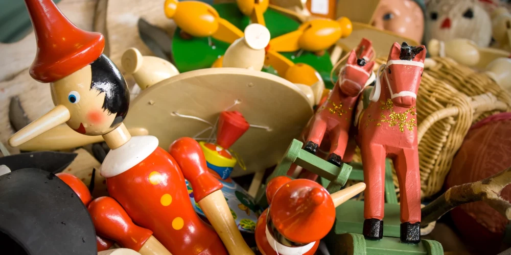 Latvijā atklāts liels īpatsvars viltotu rotaļlietu. Tās var būt bīstamas bērniem