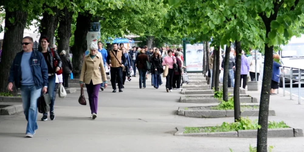 Средний возраст жителей Латвии в прошлом году составил 42,9 года