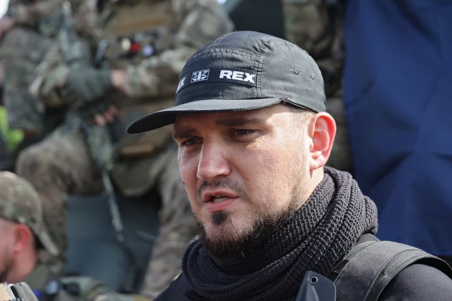 “Nebiju domājis, ka robežas posms starp divām jau gadu karojošām valstīm netiks apsargāts vispār nekādi,” saka “Krievu brīvprātīgā korpusa” komandieris Deniss Ņikitins.