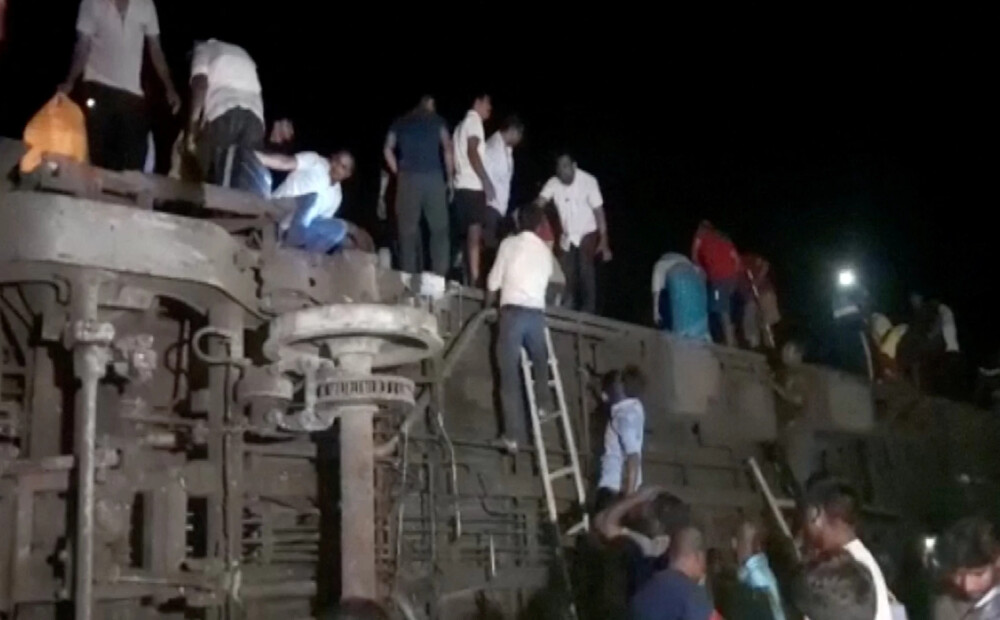 Vilcienu sadursmē Indijā gājuši bojā vismaz 80 cilvēki