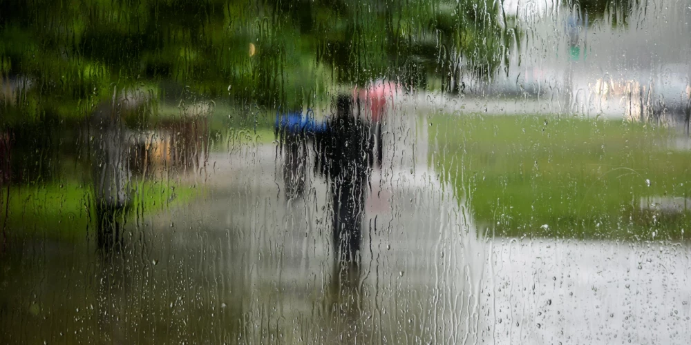 В воскресенье во многих местах в Латвии ожидаются обильные дожди