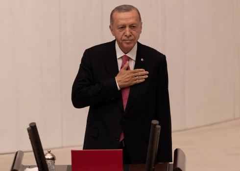 Erdogans oficiāli inaugurēts uz trešo termiņu Turcijas prezidenta amatā