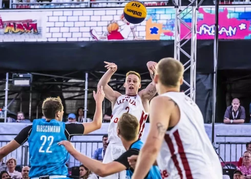 Latvijas 3x3 basketbolisti Pasaules kausā šodien cīnās par medaļām
