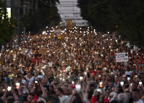 "Вучич, уходи": в Белграде проходит самый массовый антиправительственный протест