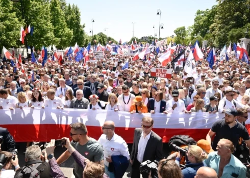 Мероприятие приурочено к годовщине первых частично свободных выборов в Польше 1989 года, которые привели к падению коммунизма и политическим изменениям