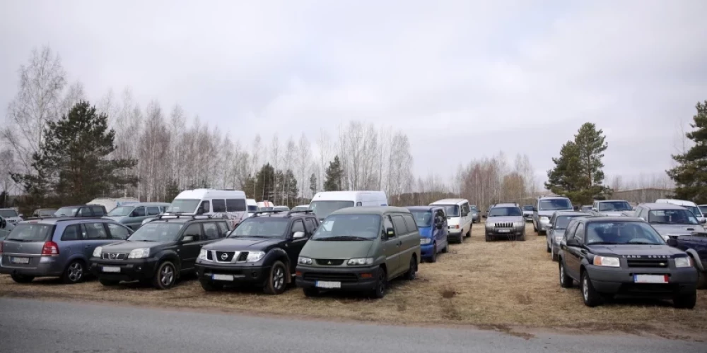 Латвия передала Украине 66 машин, конфискованных у пьяных водителей