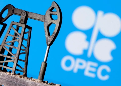 OPEC+ vienojas par naftas ieguves apmēra samazinājumu nākamgad