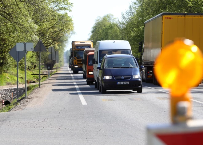 Autovadītāju ievērībai: uz Talsiem jārēķina ilgāks laiks ceļā; no Grebņevas līdz Kārsavai pieci luksofora posmi 