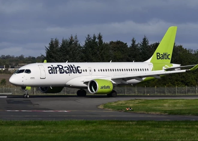 Самолет airBaltic, летевший в Хорватию, вернулся в Ригу из-за технической неисправности