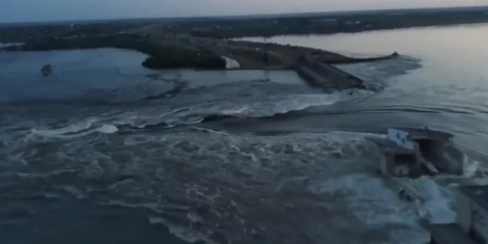 В Украине подорвана Каховская ГЭС; в местах затопления проводится эвакуация населения