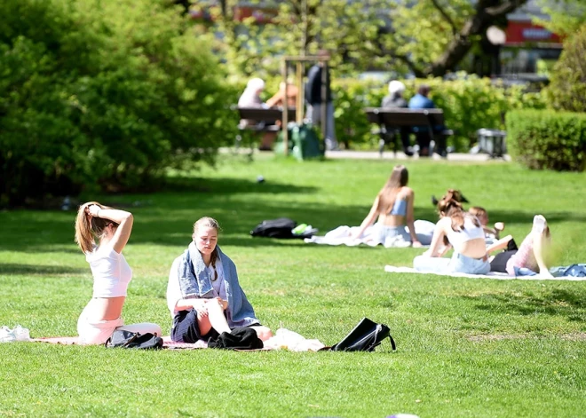 Otrdien Latvijā gaiss iesils līdz +24 grādiem, brīdina par augstu ultravioleto starojumu