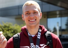 Basketbolists Francis Gustavs Lācis pēc atgriešānās no Vīnes, kur Pasaules kausā ieguva bronzas medaļas, nodrošinot vietu 2024. gada Parīzes olimpisko spēļu kvalifikācijas turnīrā.