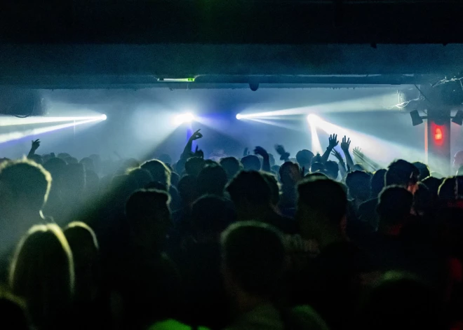 Diskokaujas Valkā: atceļ Disko nakti; diskotēkas vietā uzvar strūklakas