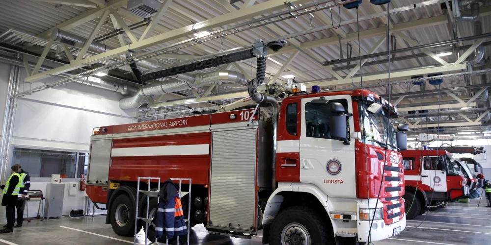 Valsts meža dienests Ukrainai ziedos piecus ugunsdzēsības transportlīdzekļus