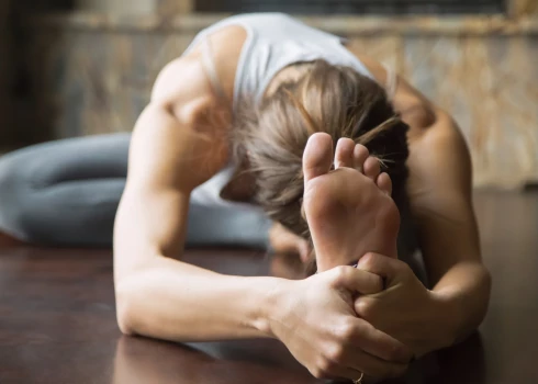 Jauns pētījums: joga var samazināt vēža atgriešanās un izplatīšanās risku
