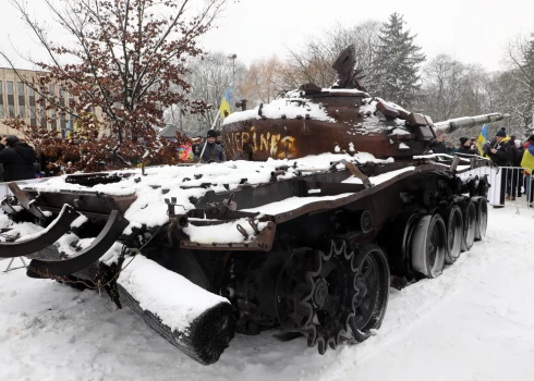 Cēsīs apskatāms Ukrainas armijas iznīcināts okupantu tanks