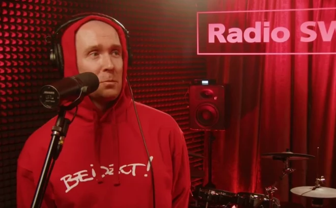 Arī Gustavo kādreiz darbojies oranžajā radio, vadot hiphopa raidījumu.