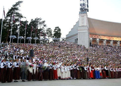 Праздник песни и танца