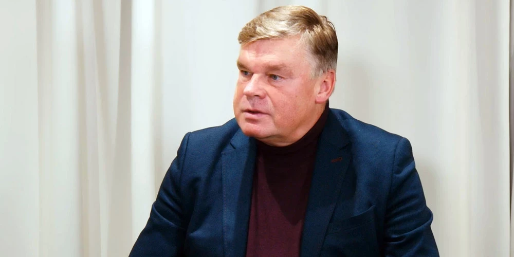 "Kad diriģentu par savējo pieņem viss kopkoris, — tās ir neatkārtojamas sajūtas," atklāj Romāns Vanags.