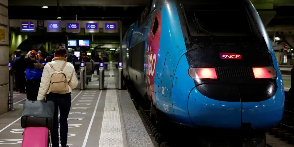 Francijā aviopasažierus grib pārsēdināt uz vilcieniem