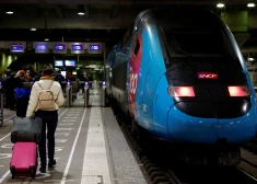 Francijā aviopasažierus grib pārsēdināt uz vilcieniem