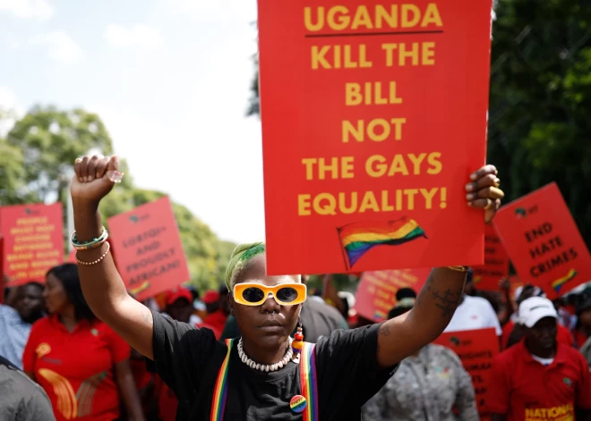 Uganda pieņēmusi drakonisku pretgeju likumu