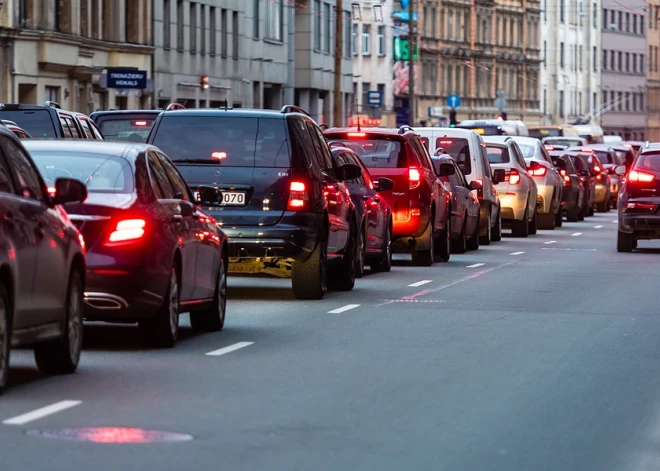 Aktīvais remontdarbu laiks galvaspilsētā. Ko ņemt vērā sastrēgumu laikā Rīgā?