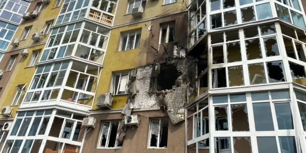 Беспилотник со взрывчаткой врезался в жилой дом в Воронеже: есть пострадавшие