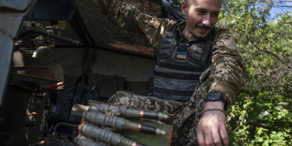 Ukrainas armija uzbrūk vairākās vietās Bahmutas pusē, norāda Kijiva
