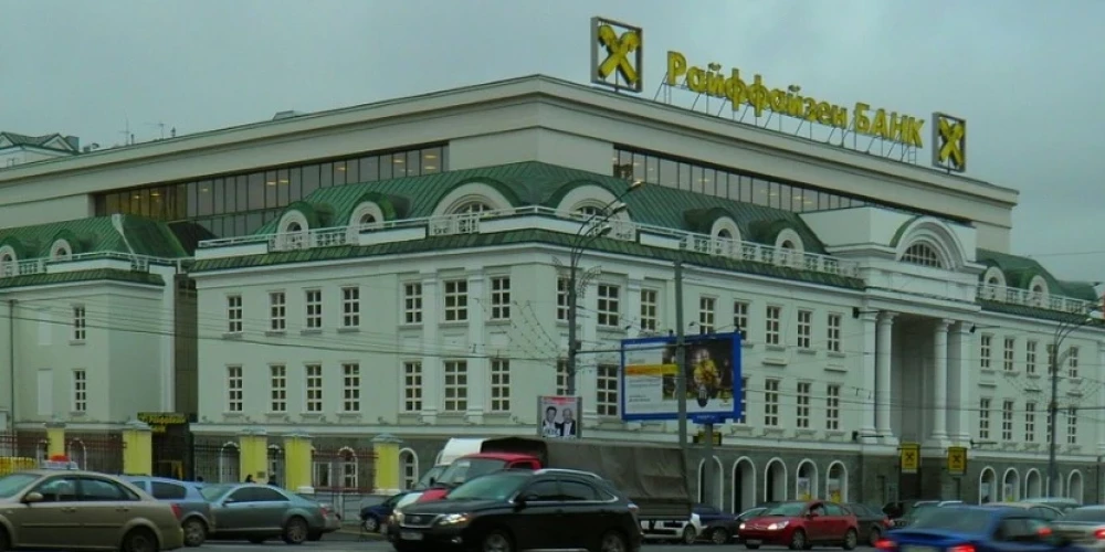 Austrijas "Raiffeisen Bank" Krievijā sāks iekasēt fantastisku komisijas maksu
