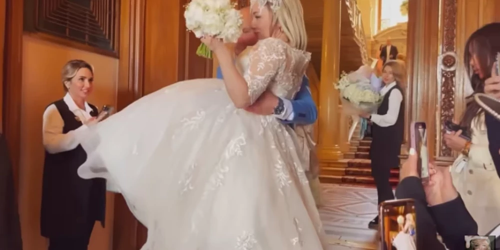 В рюшах и кружевах: стала известна стоимость свадебного платья 54-летней Булановой