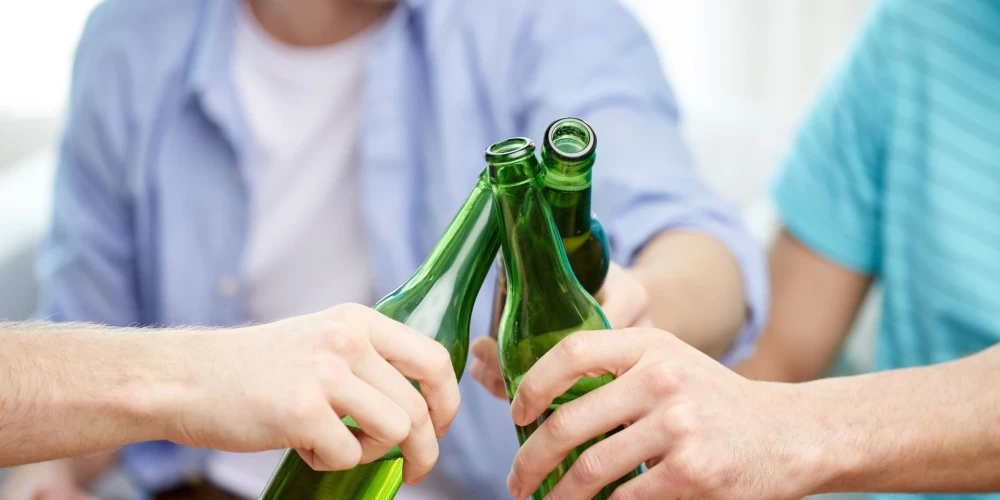 Безалкогольное пиво за рулем: можно ли пить и сколько?