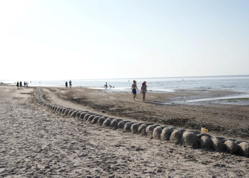   На выходных в море не искупаться: температура воды в Юрмале опустилась до +12 градусов, в Вецаки - до +14 градусов