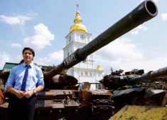 ФОТО: в Киев с необъявленным визитом прибыл премьер Канады