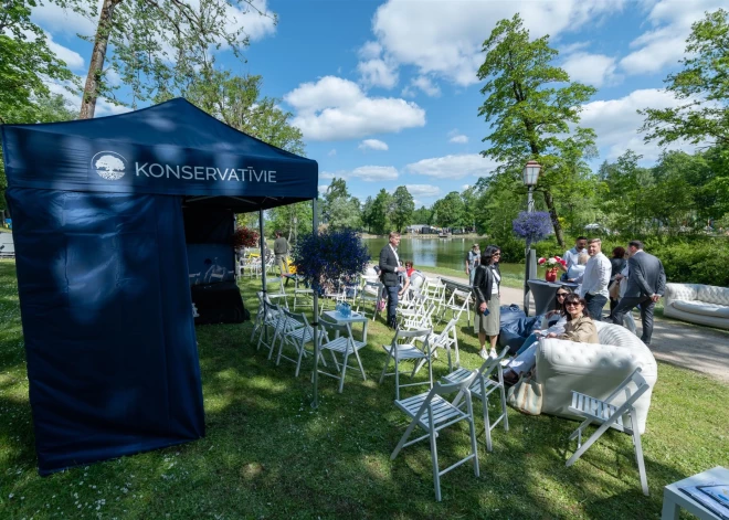 Sestdien Cēsis turpinās devītais Sarunu festivāls "Lampa", kas sākās jau vakar, kopumā piedāvājot vairāk nekā 300 pasākumu.